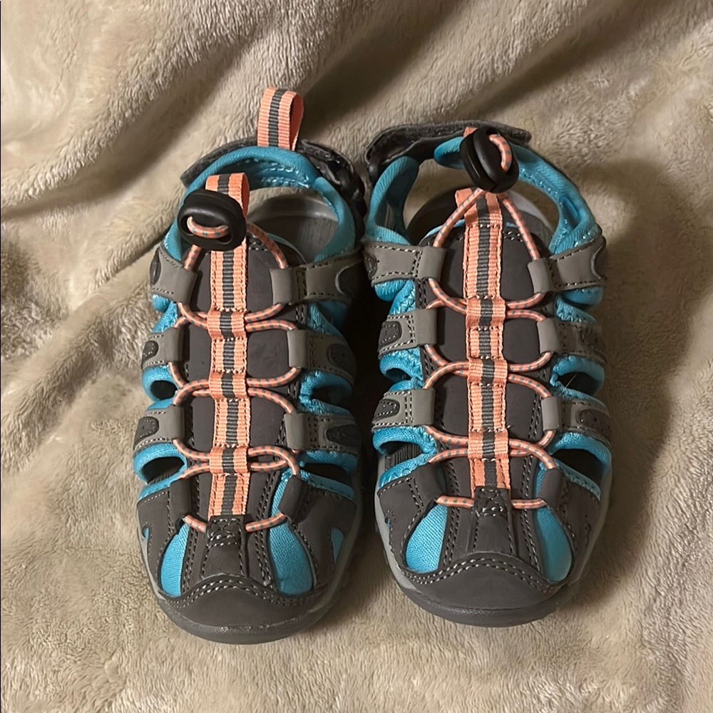 Girls Hi-Tec sandals great preowned condition and washed